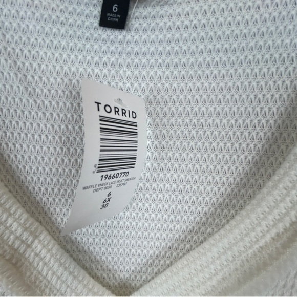 Torrid Neutral Waffle V-Neck Lace Inset Sweatshirt 6X NWT - Picture 8 of 16